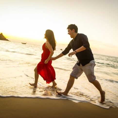 Salty Hair + Ocean Air, an adventurous couple's photoshoot on Oahu - Randi  Kreckman